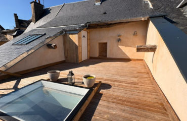SAINT COME D'OLT, maison entièrement rénovée de Type 5 avec terrasse.