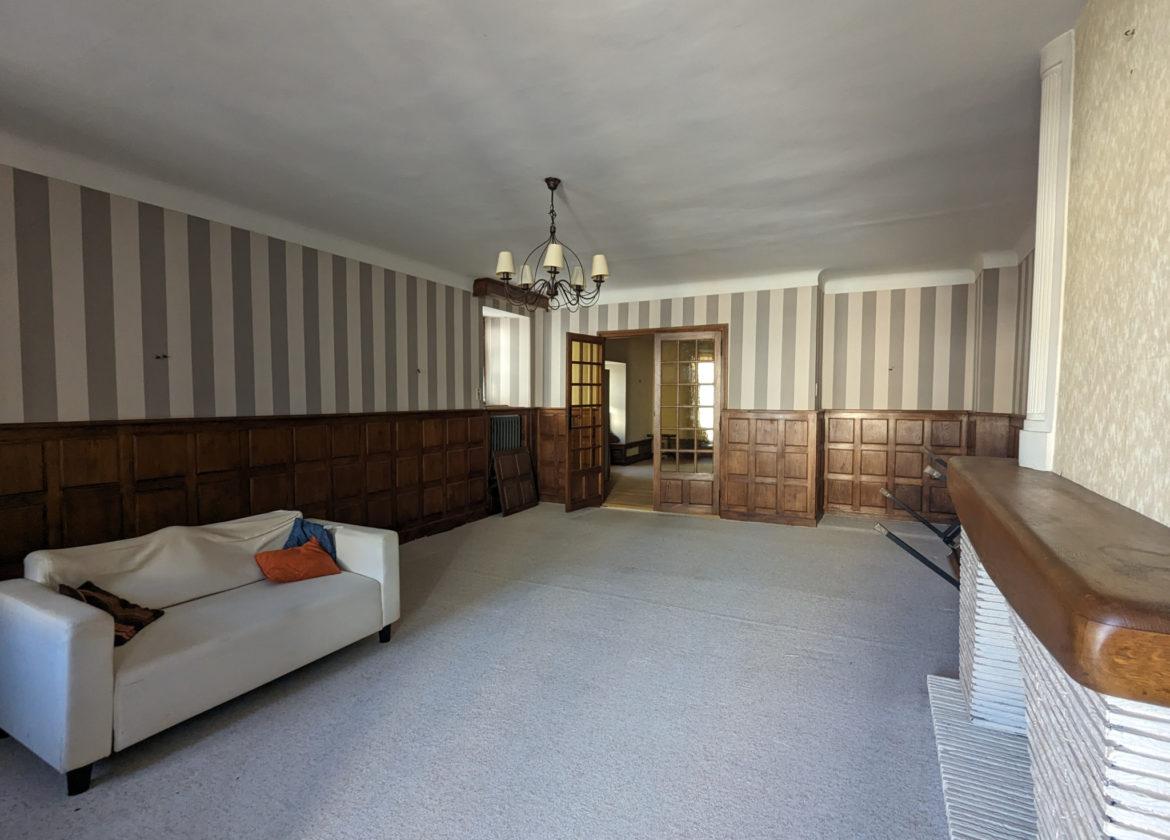 ST GENIEZ D OLT ET AUBRAC - APPARTEMENT - TERRASSE - STATIONNEMENT PRIVATIF