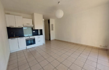 Studio avec terrasse, jardin et place de parking - ONET-LE-CHATEAU