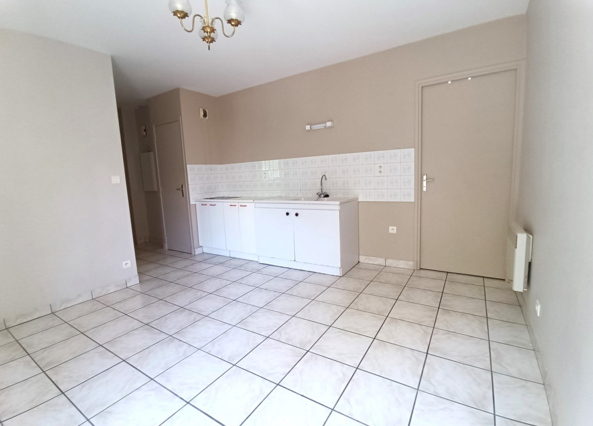 Appartement de type 2 dans résidence avec ascenseur.