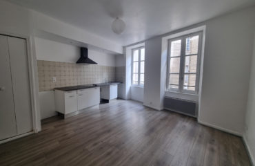 Appartement T2 rénové avec petit extérieur en coeur de village