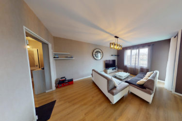 Appartement T3 avec balcon, loggia, cave et emplacement de parking couvert