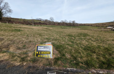 AUBRAC- TERRAIN A BATIR 1154m2