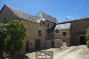 Beau corps de ferme rénové avec gîte