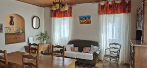 CAMPUAC, maison de village, cour intérieure, garage