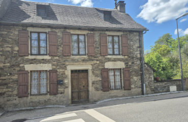 CASTELNAU DE MANDAILLES, maison de Type 3/4 en pierre avec jardin