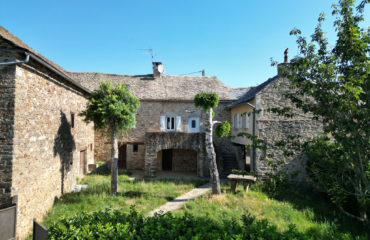 Corps de ferme avec grange et terrain