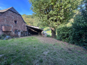 Ensemble immobilier au calme - 5 minutes de VILLECOMTAL