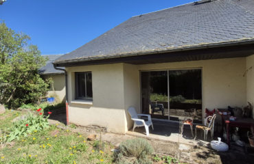 ESPALION, maison de ville, 4 chambres, terrain, garage.