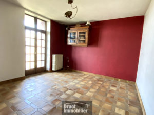 Immeuble composé de 3 appartements, un garage et terrain attenant