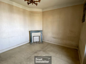 Immeuble composé de 3 appartements, un garage et terrain attenant