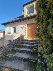 MAISON 222 m2 -garage 50m2 - Hangar 100m2 et TERRAIN de 1499m2