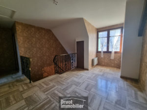 MAISON 222 m2 -garage 50m2 - Hangar 100m2 et TERRAIN de 1499m2