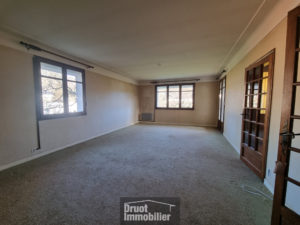 MAISON 222 m2 -garage 50m2 - Hangar 100m2 et TERRAIN de 1499m2