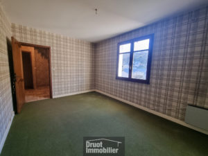 MAISON 222 m2 -garage 50m2 - Hangar 100m2 et TERRAIN de 1499m2