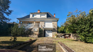 MAISON de caractère - TERRAIN DE 1189m2 - GARAGE