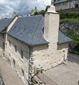 MAISON DE TYPE 4 ENTIÈREMENT RÉNOVÉE LAGUIOLE