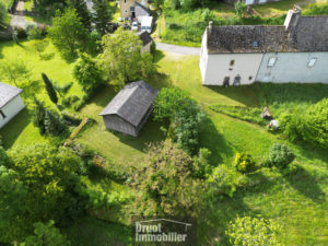 Maison en pierres avec chalet et grand terrain attenant