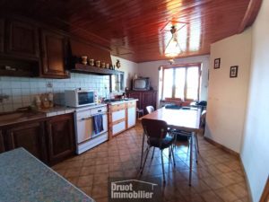 Maison en pierres de type 6 avec dépendance