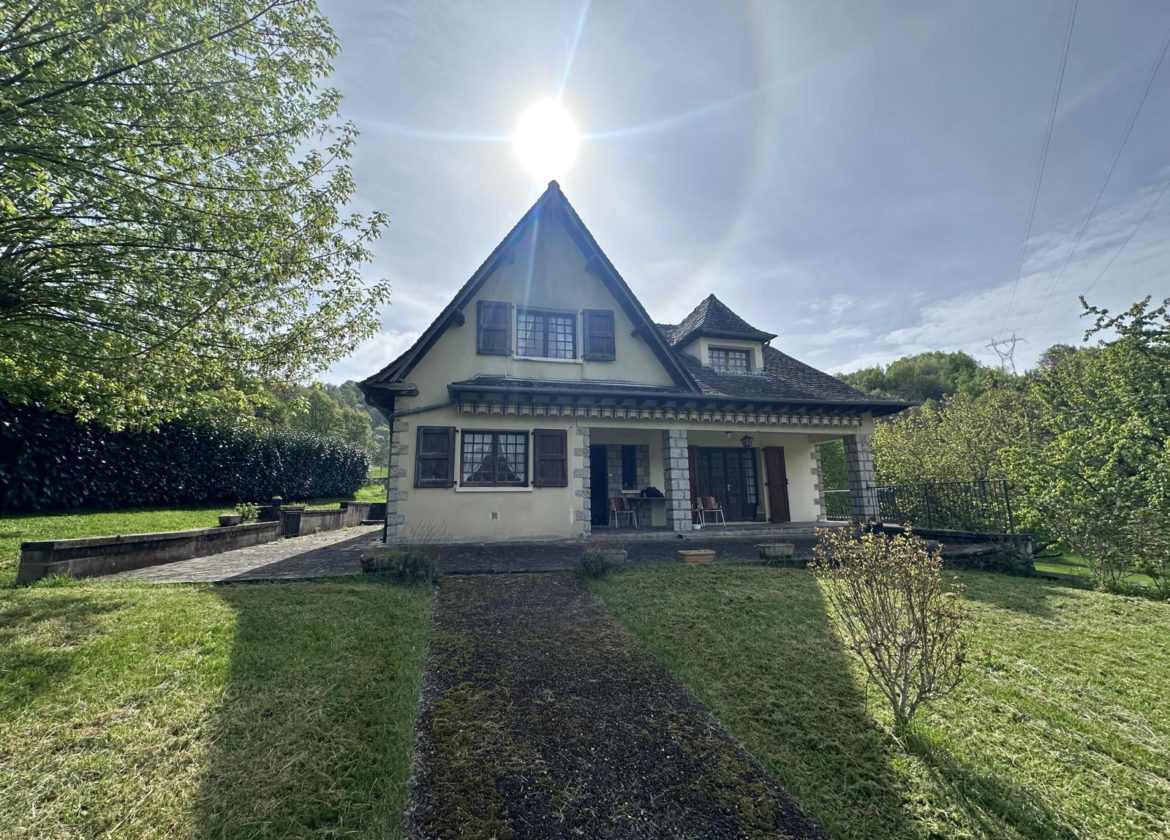 Pavillon de type 5 avec terrain de 3671m2