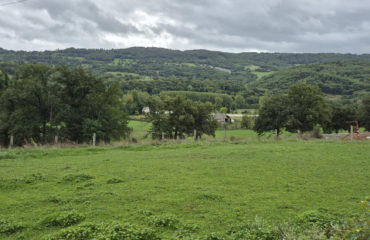 SAINT COME D'OLT, terrain plat de 668 m2, à 2 pas du coeur de village