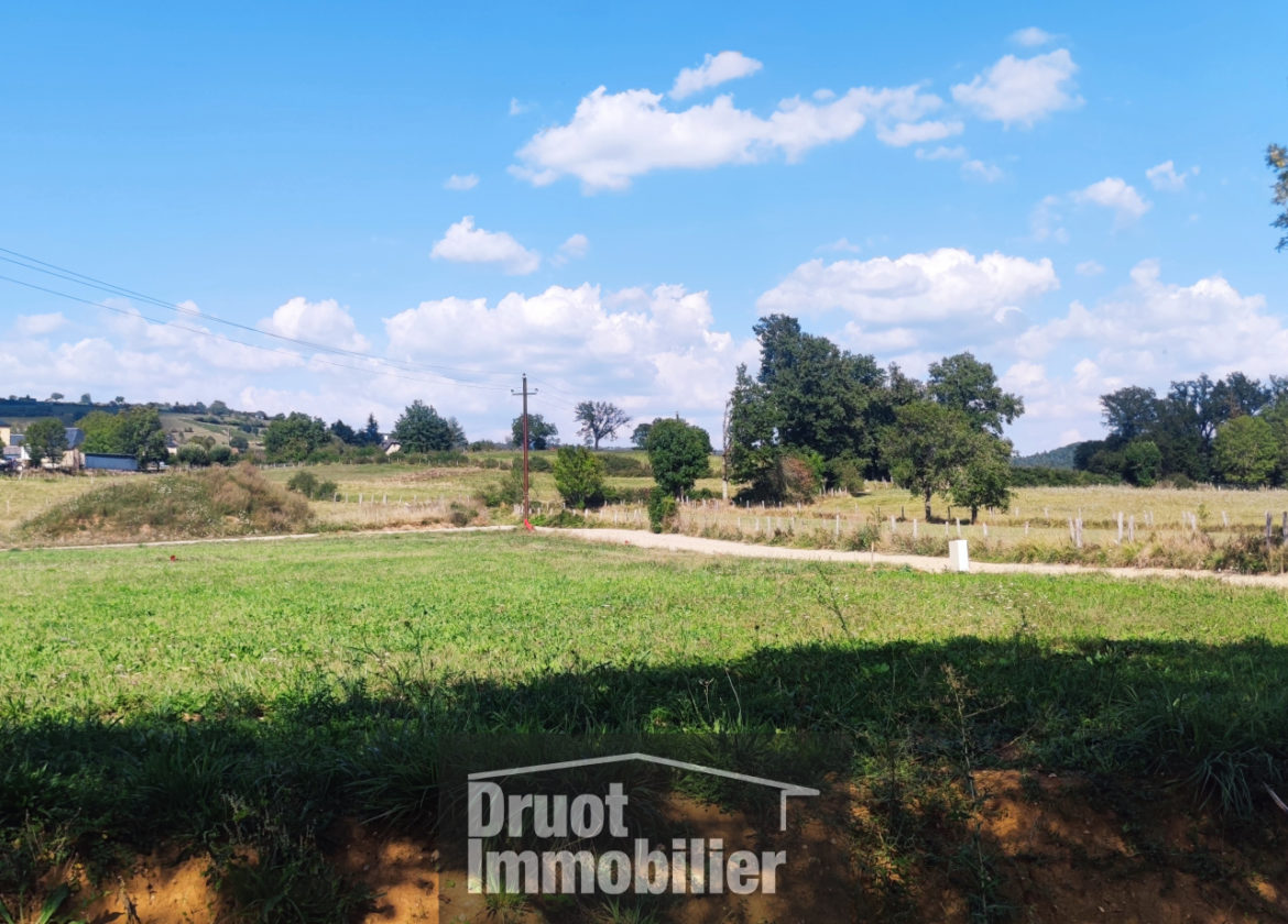 SAINT COME D'OLT, terrain viabilisé 801 m2
