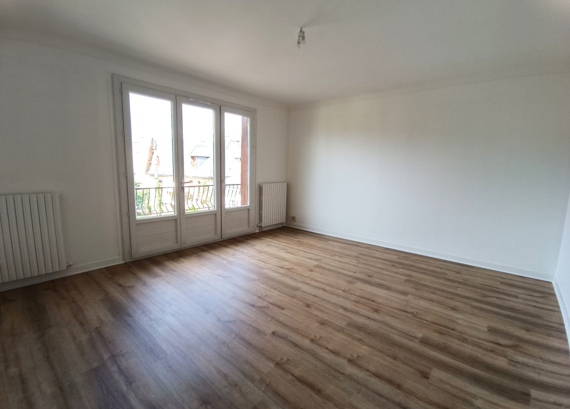 Appartement de type 4 avec garage et balcon