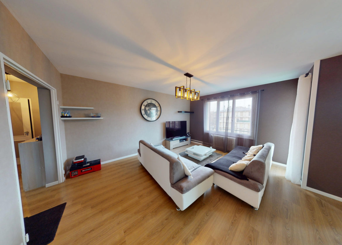 Appartement T3 avec balcon, loggia, cave et emplacement de parking couvert