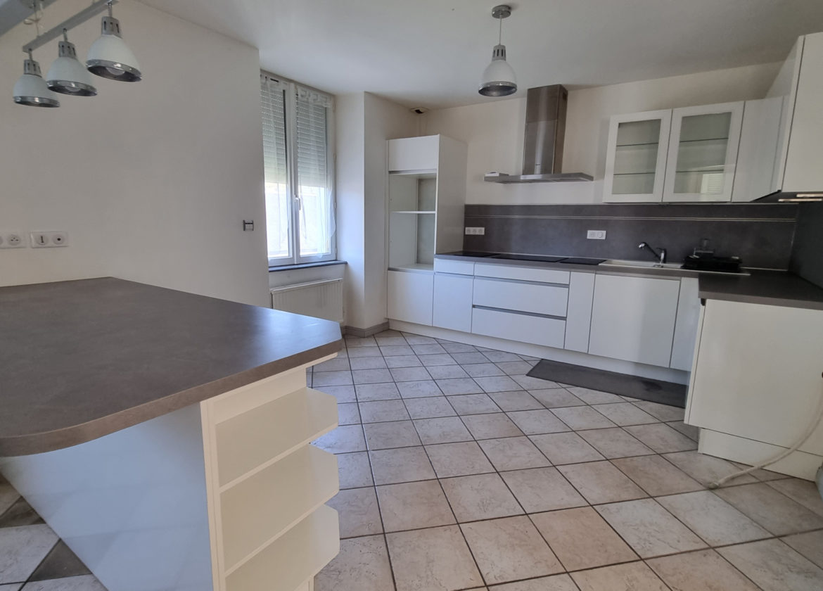 Appartement T4 Duplex - St Geniez d'Olt Aubrac - Rénové - cave