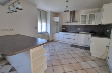 Appartement T4 Duplex - St Geniez d'Olt Aubrac - Rénové - cave