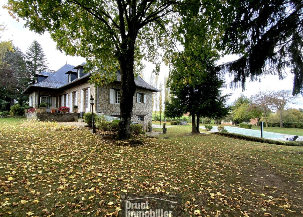 Charmante Maison en pierres de type 8- A moins de 10/12 Minutes du centre ville de RODEZ