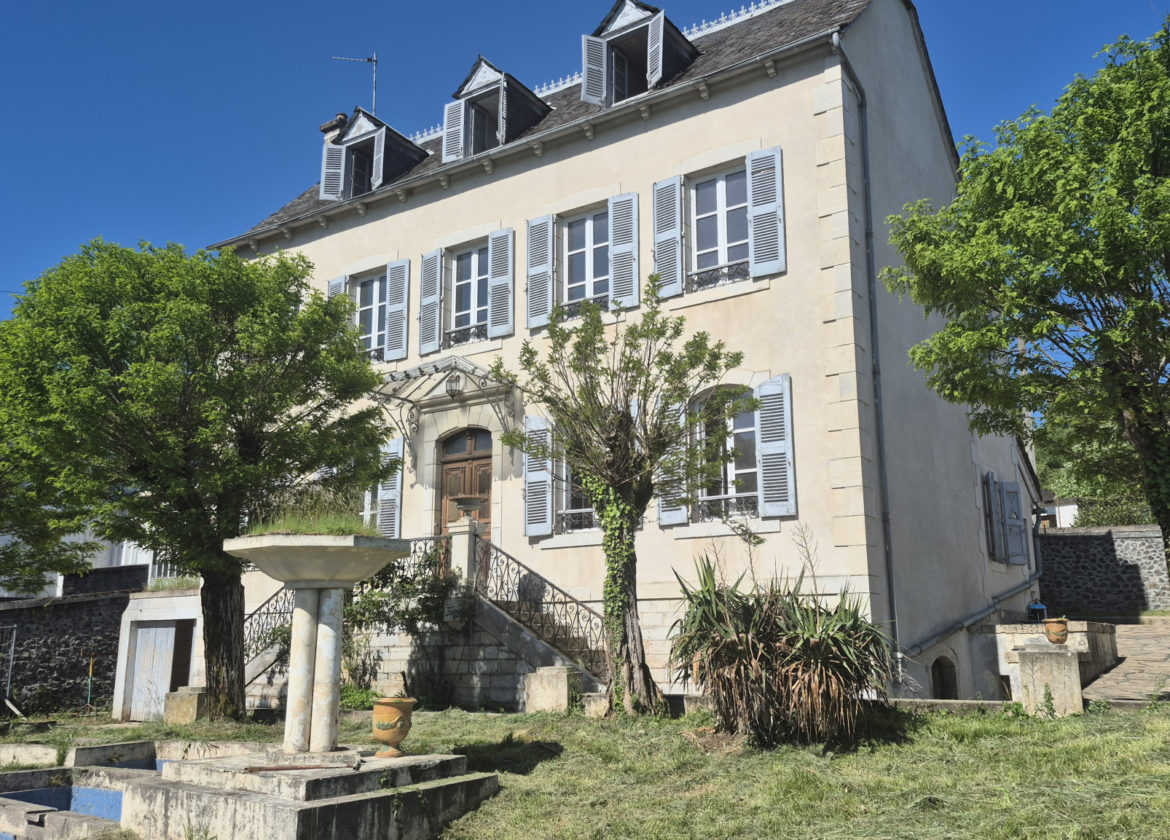 Ensemble de deux maisons, garage, terrain, ESPALION