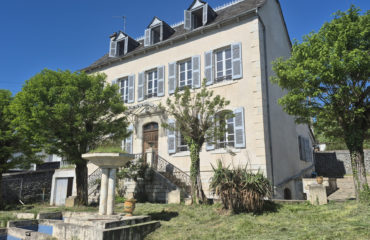 Ensemble de deux maisons, garage, terrain, ESPALION