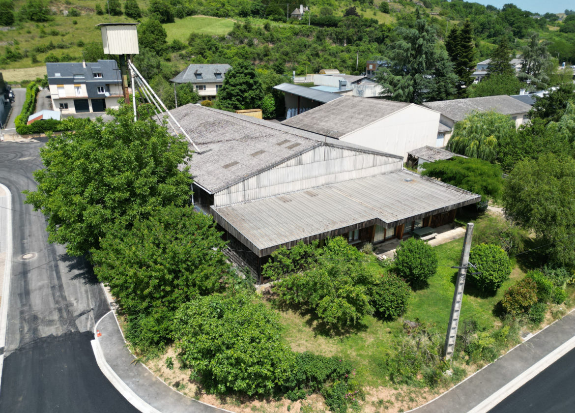 Ensemble immobilier avec revenus locatifs ZA la Bouysse - ESPALION