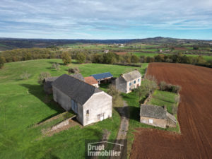 Ensemble Immobilier composé d'un corps de ferme et de 26 hectares de terrain