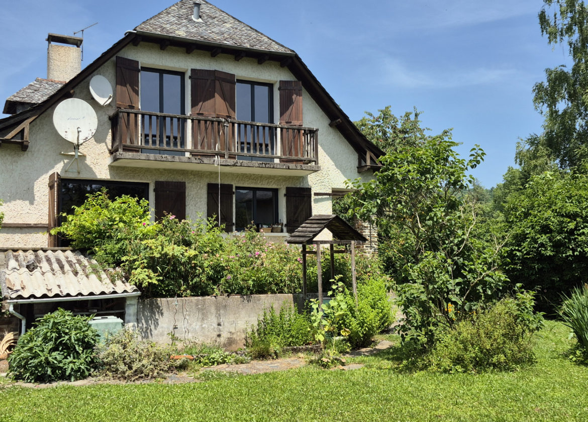 ESPALION, maison de Type 7, 150 m2 - terrain de 749 m2