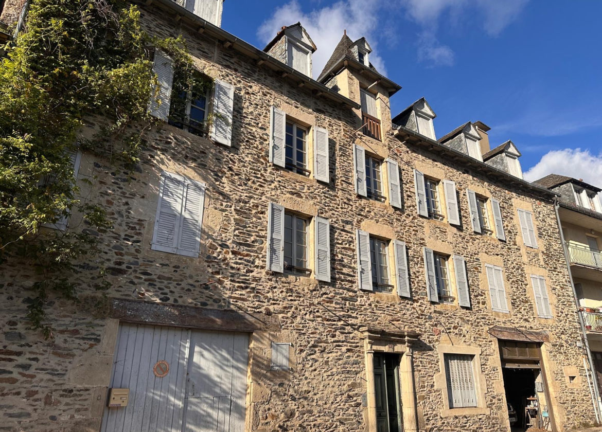 Immeuble en pierres à rénover - ESTAING