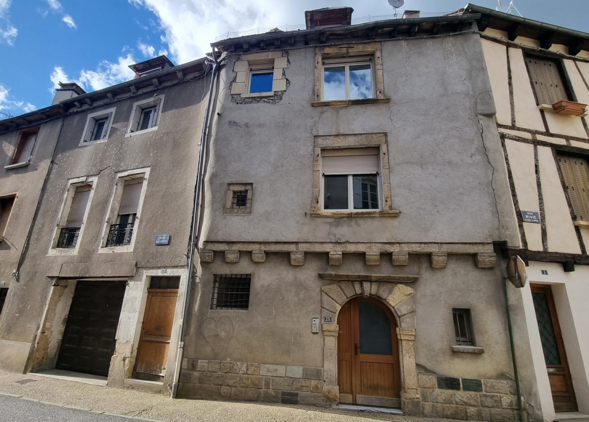 IMMEUBLE - GARAGE - JARDIN