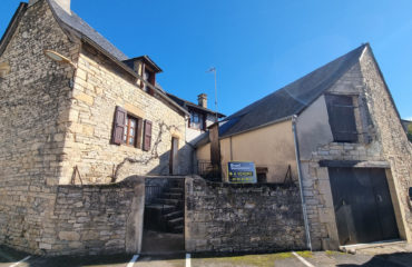 MAISON - GRANGE de 55m2 - garage et cour. CRUEJOULS.